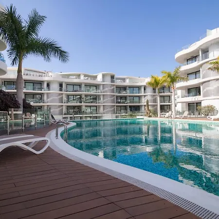 Luxury Avilla Olas - Swimming Pool 85m Long - Garage Apartament
